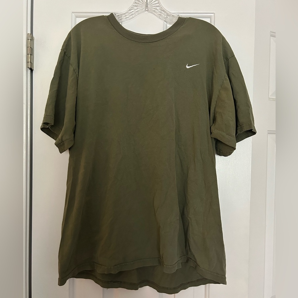 Green oversized nike t shirt